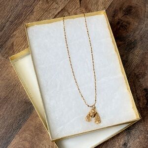 Elegant Gold Pendant Necklace